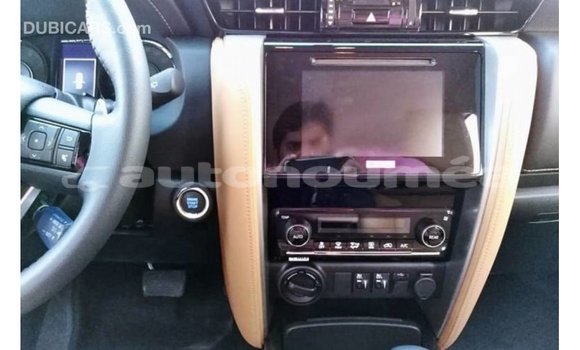 Acheter Import Voiture Toyota Fortuner Blanc à Import - Dubai, Iles Acheter Import Voiture Toyota Fortuner Blanc à Import - Dubai, Iles