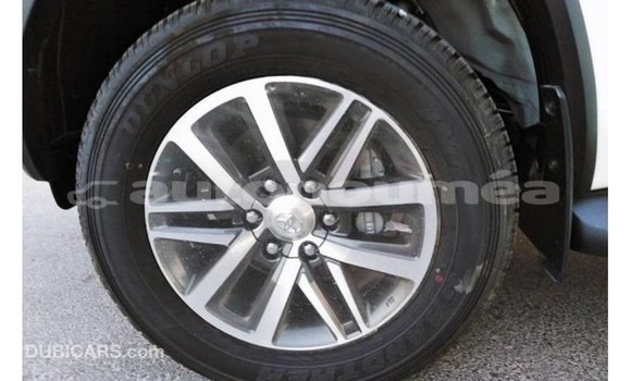 Acheter Import Voiture Toyota Fortuner Blanc à Import - Dubai, Iles Acheter Import Voiture Toyota Fortuner Blanc à Import - Dubai, Iles
