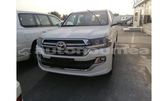 Buy Import Toyota Land Cruiser White Car in Import - Dubai in Iles Buy Import Toyota Land Cruiser White Car in Import - Dubai in Iles