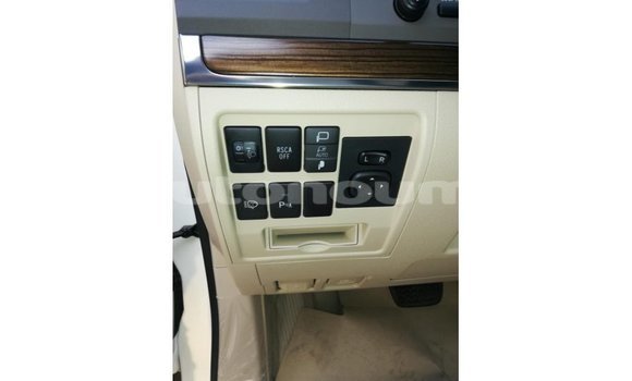 Buy Import Toyota Land Cruiser White Car in Import - Dubai in Iles Buy Import Toyota Land Cruiser White Car in Import - Dubai in Iles