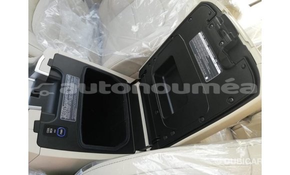 Buy Import Toyota Land Cruiser White Car in Import - Dubai in Iles Buy Import Toyota Land Cruiser White Car in Import - Dubai in Iles