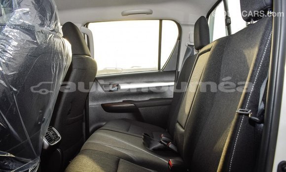 Buy Import Toyota Hilux White Car in Import - Dubai in Iles Buy Import Toyota Hilux White Car in Import - Dubai in Iles