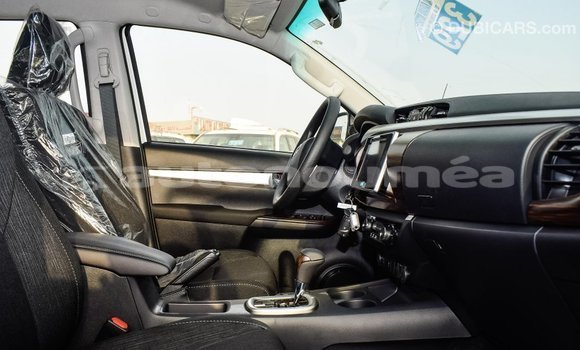 Buy Import Toyota Hilux White Car in Import - Dubai in Iles Buy Import Toyota Hilux White Car in Import - Dubai in Iles