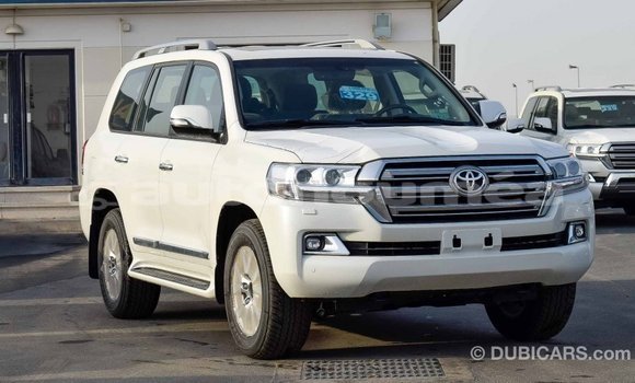 Buy Import Toyota Land Cruiser White Car in Import - Dubai in Iles Buy Import Toyota Land Cruiser White Car in Import - Dubai in Iles