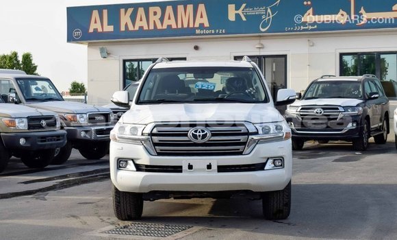 Buy Import Toyota Land Cruiser White Car in Import - Dubai in Iles Buy Import Toyota Land Cruiser White Car in Import - Dubai in Iles