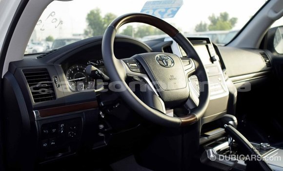 Buy Import Toyota Land Cruiser White Car in Import - Dubai in Iles Buy Import Toyota Land Cruiser White Car in Import - Dubai in Iles