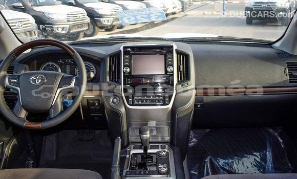 Buy Import Toyota Land Cruiser White Car in Import - Dubai in Iles Buy Import Toyota Land Cruiser White Car in Import - Dubai in Iles