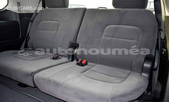 Buy Import Toyota Land Cruiser White Car in Import - Dubai in Iles Buy Import Toyota Land Cruiser White Car in Import - Dubai in Iles