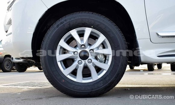 Buy Import Toyota Land Cruiser White Car in Import - Dubai in Iles Buy Import Toyota Land Cruiser White Car in Import - Dubai in Iles