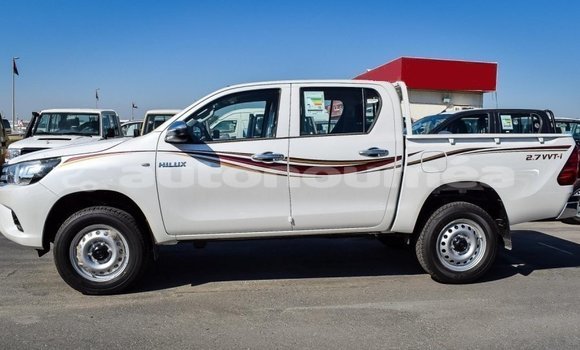 Buy Import Toyota Hilux White Car in Import - Dubai in Iles Buy Import Toyota Hilux White Car in Import - Dubai in Iles