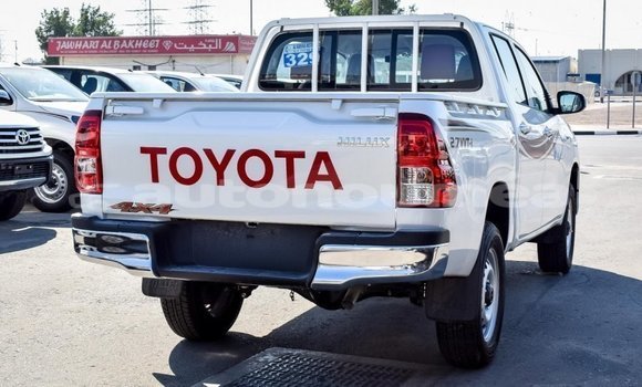 Buy Import Toyota Hilux White Car in Import - Dubai in Iles Buy Import Toyota Hilux White Car in Import - Dubai in Iles