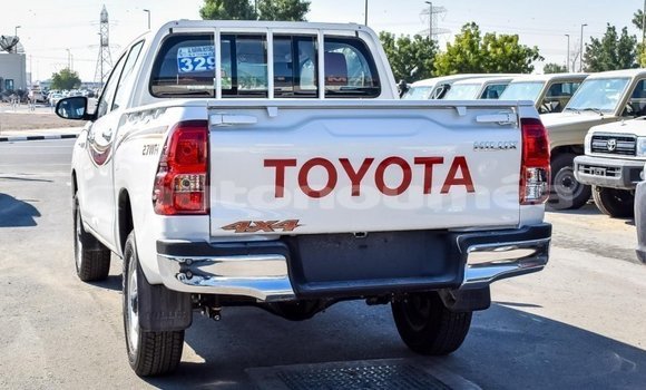 Buy Import Toyota Hilux White Car in Import - Dubai in Iles Buy Import Toyota Hilux White Car in Import - Dubai in Iles