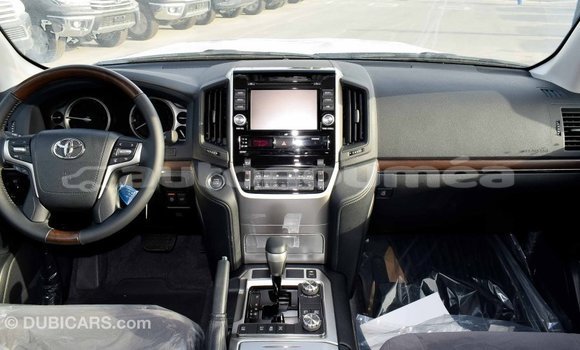 Buy Import Toyota Land Cruiser Black Car in Import - Dubai in Iles Buy Import Toyota Land Cruiser Black Car in Import - Dubai in Iles