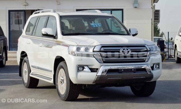 Buy Import Toyota Land Cruiser White Car in Import - Dubai in Iles Buy Import Toyota Land Cruiser White Car in Import - Dubai in Iles