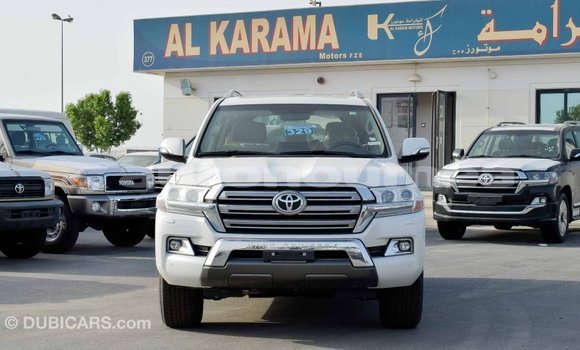 Buy Import Toyota Land Cruiser White Car in Import - Dubai in Iles Buy Import Toyota Land Cruiser White Car in Import - Dubai in Iles