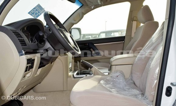 Buy Import Toyota Land Cruiser White Car in Import - Dubai in Iles Buy Import Toyota Land Cruiser White Car in Import - Dubai in Iles