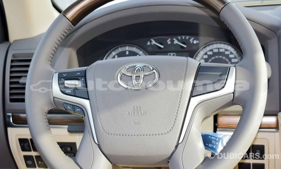 Buy Import Toyota Land Cruiser White Car in Import - Dubai in Iles Buy Import Toyota Land Cruiser White Car in Import - Dubai in Iles
