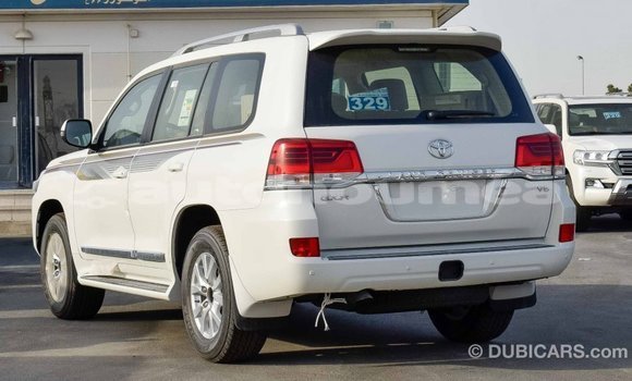 Buy Import Toyota Land Cruiser White Car in Import - Dubai in Iles Buy Import Toyota Land Cruiser White Car in Import - Dubai in Iles
