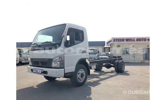 Buy Import Mitsubishi Carisma White Car in Import - Dubai in Iles Buy Import Mitsubishi Carisma White Car in Import - Dubai in Iles