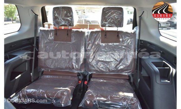 Acheter Import Utilitaire Toyota HiAce Noir à Import - Dubai, Iles Acheter Import Utilitaire Toyota HiAce Noir à Import - Dubai, Iles