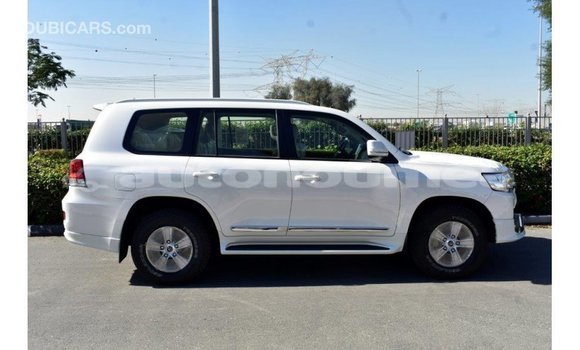 Buy Import Toyota Land Cruiser White Car in Import - Dubai in Iles Buy Import Toyota Land Cruiser White Car in Import - Dubai in Iles