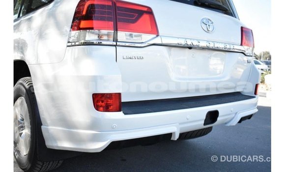 Buy Import Toyota Land Cruiser White Car in Import - Dubai in Iles Buy Import Toyota Land Cruiser White Car in Import - Dubai in Iles