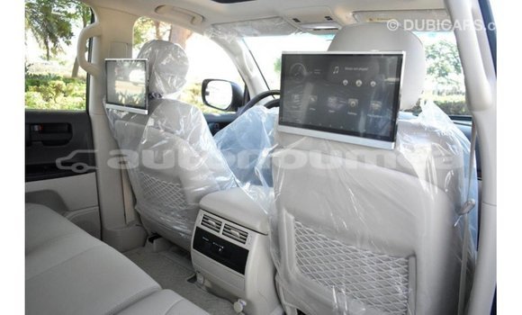 Buy Import Toyota Land Cruiser White Car in Import - Dubai in Iles Buy Import Toyota Land Cruiser White Car in Import - Dubai in Iles