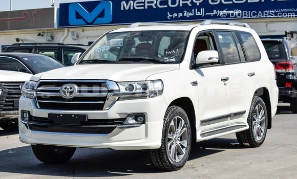 Acheter Import Voiture Toyota Land Cruiser Blanc à Import - Dubai, Iles Acheter Import Voiture Toyota Land Cruiser Blanc à Import - Dubai, Iles