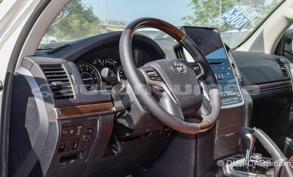 Acheter Import Voiture Toyota Land Cruiser Blanc à Import - Dubai, Iles Acheter Import Voiture Toyota Land Cruiser Blanc à Import - Dubai, Iles