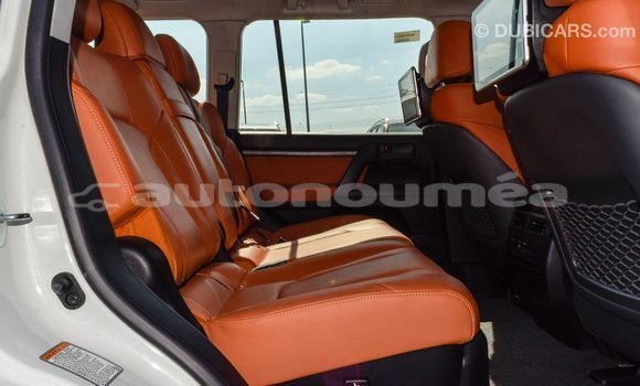 Acheter Import Voiture Toyota Land Cruiser Blanc à Import - Dubai, Iles Acheter Import Voiture Toyota Land Cruiser Blanc à Import - Dubai, Iles