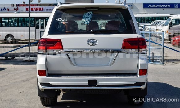 Acheter Import Voiture Toyota Land Cruiser Blanc à Import - Dubai, Iles Acheter Import Voiture Toyota Land Cruiser Blanc à Import - Dubai, Iles