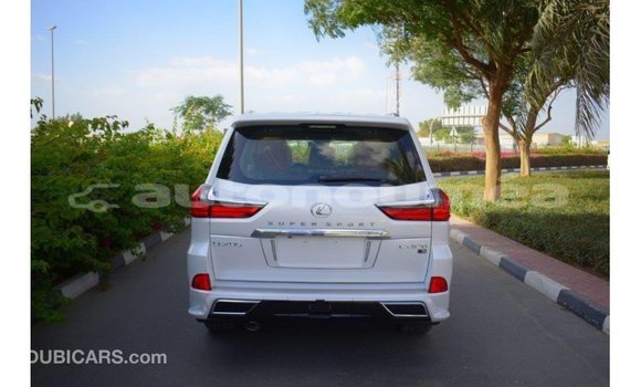 Acheter Import Voiture Lexus LX Blanc à Import - Dubai, Iles Acheter Import Voiture Lexus LX Blanc à Import - Dubai, Iles