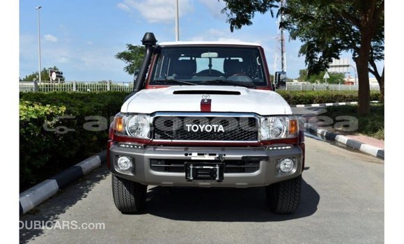 Acheter Import Voiture Toyota Land Cruiser Rouge à Import - Dubai, Iles Acheter Import Voiture Toyota Land Cruiser Rouge à Import - Dubai, Iles
