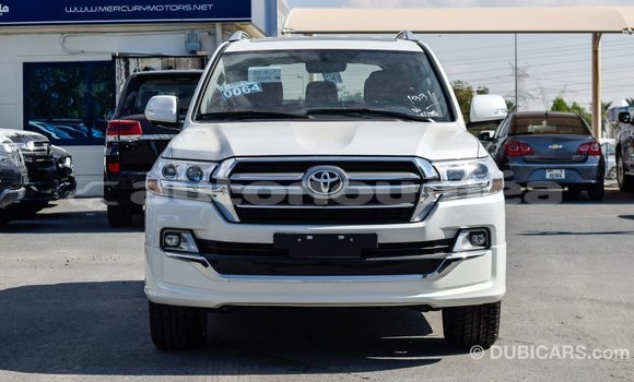 Acheter Import Voiture Toyota Land Cruiser Blanc à Import - Dubai, Iles Acheter Import Voiture Toyota Land Cruiser Blanc à Import - Dubai, Iles