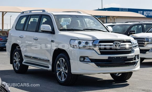 Acheter Import Voiture Toyota Land Cruiser Blanc à Import - Dubai, Iles Acheter Import Voiture Toyota Land Cruiser Blanc à Import - Dubai, Iles