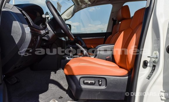 Acheter Import Voiture Toyota Land Cruiser Blanc à Import - Dubai, Iles Acheter Import Voiture Toyota Land Cruiser Blanc à Import - Dubai, Iles