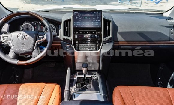 Acheter Import Voiture Toyota Land Cruiser Blanc à Import - Dubai, Iles Acheter Import Voiture Toyota Land Cruiser Blanc à Import - Dubai, Iles
