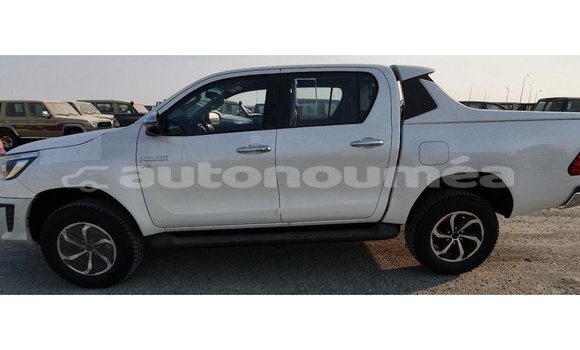 Acheter Import Voiture Toyota Hilux Blanc à Import - Dubai, Iles Acheter Import Voiture Toyota Hilux Blanc à Import - Dubai, Iles