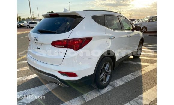 Acheter Import Voiture Hyundai Santa Fe Blanc à Import - Dubai, Iles Acheter Import Voiture Hyundai Santa Fe Blanc à Import - Dubai, Iles