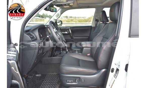 Acheter Import Utilitaire Toyota HiAce Blanc à Import - Dubai, Iles Acheter Import Utilitaire Toyota HiAce Blanc à Import - Dubai, Iles