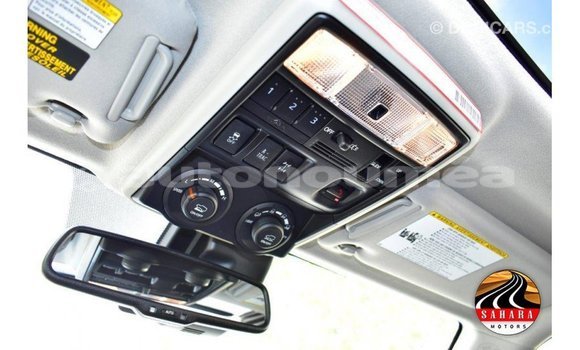 Acheter Import Utilitaire Toyota HiAce Blanc à Import - Dubai, Iles Acheter Import Utilitaire Toyota HiAce Blanc à Import - Dubai, Iles