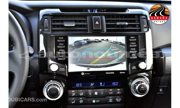 Acheter Import Utilitaire Toyota HiAce Blanc à Import - Dubai, Iles Acheter Import Utilitaire Toyota HiAce Blanc à Import - Dubai, Iles