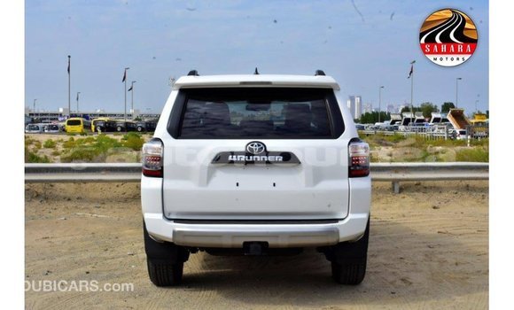 Acheter Import Utilitaire Toyota HiAce Blanc à Import - Dubai, Iles Acheter Import Utilitaire Toyota HiAce Blanc à Import - Dubai, Iles