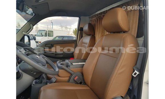 Acheter Import Voiture Kia Carens Blanc à Import - Dubai, Iles Acheter Import Voiture Kia Carens Blanc à Import - Dubai, Iles