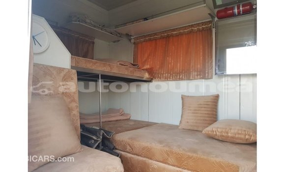 Acheter Import Voiture Kia Carens Blanc à Import - Dubai, Iles Acheter Import Voiture Kia Carens Blanc à Import - Dubai, Iles