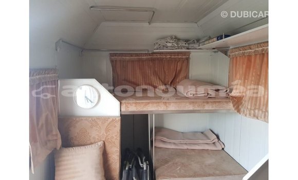 Acheter Import Voiture Kia Carens Blanc à Import - Dubai, Iles Acheter Import Voiture Kia Carens Blanc à Import - Dubai, Iles