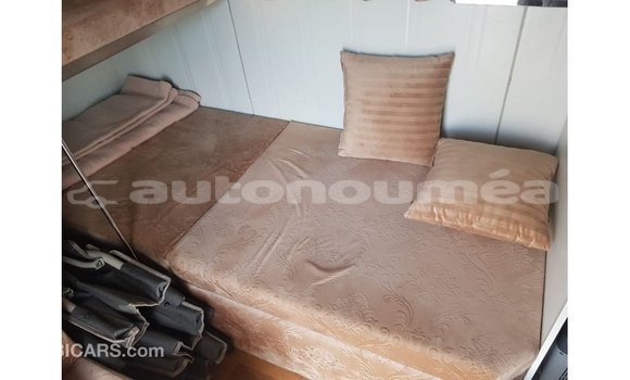 Acheter Import Voiture Kia Carens Blanc à Import - Dubai, Iles Acheter Import Voiture Kia Carens Blanc à Import - Dubai, Iles