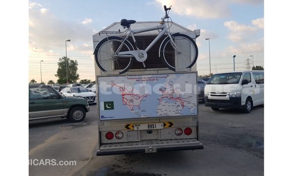 Acheter Import Voiture Kia Carens Blanc à Import - Dubai, Iles Acheter Import Voiture Kia Carens Blanc à Import - Dubai, Iles