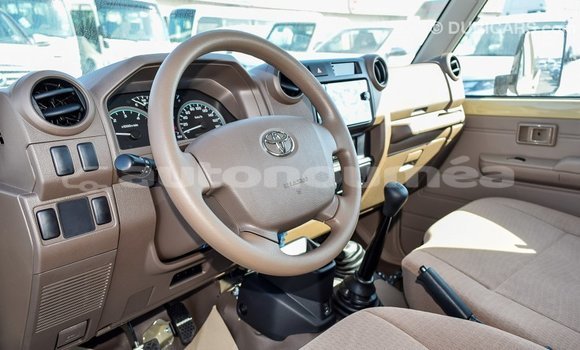 Buy Import Toyota Land Cruiser Beige Car in Import - Dubai in Iles Buy Import Toyota Land Cruiser Beige Car in Import - Dubai in Iles