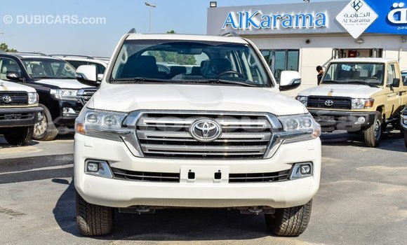 Buy Import Toyota Land Cruiser White Car in Import - Dubai in Iles Buy Import Toyota Land Cruiser White Car in Import - Dubai in Iles